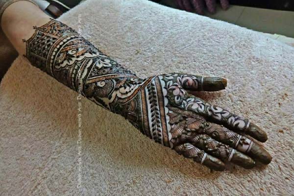 feet string with 5 finger